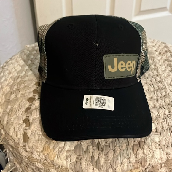 Jeep black and camo SnapBack mesh hat. - Picture 1 of 4